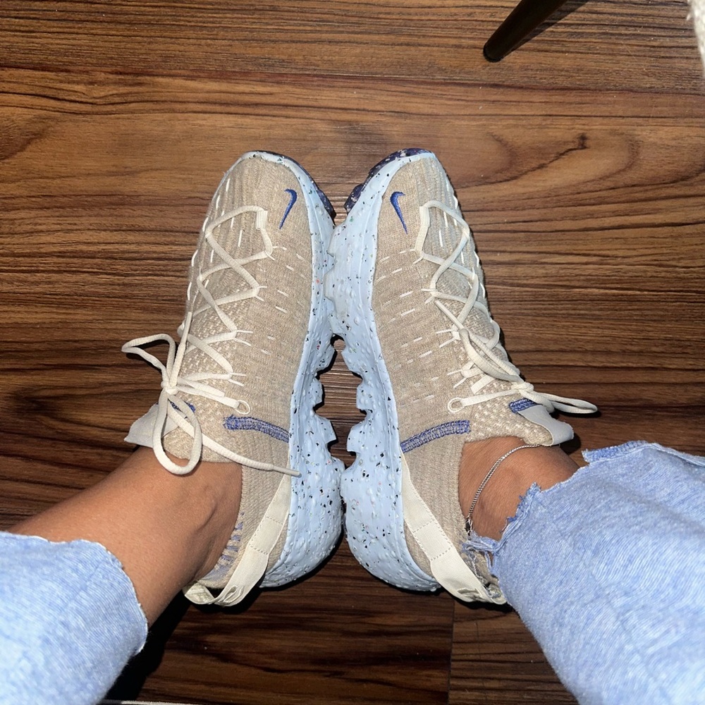 Womens Nike Sneaker.